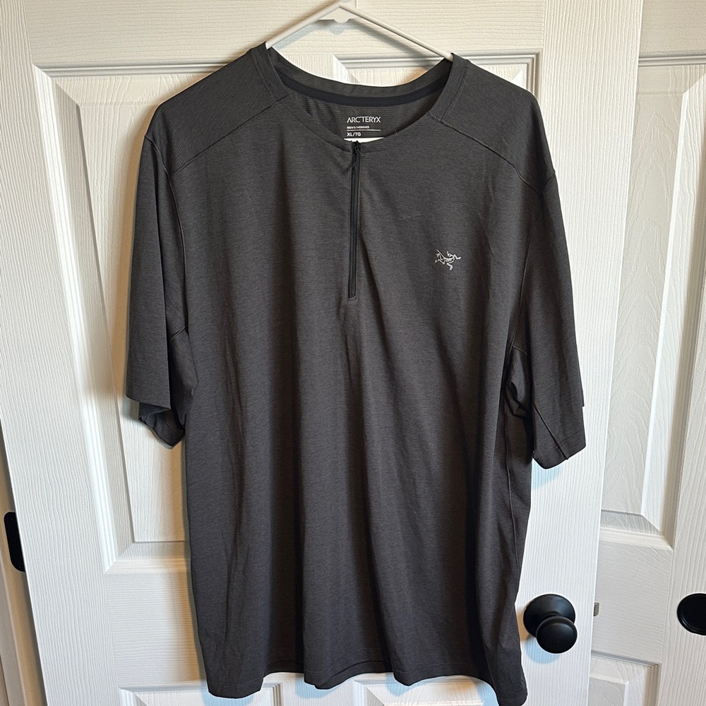 Arc'teryx Men's Dark Gray Short Sleeve Tee